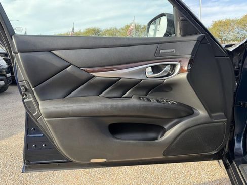 Used 2019 INFINITI Q70 Luxe w/ Proactive Package image 14