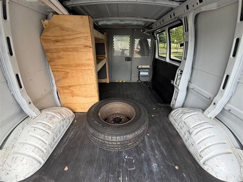 Used 2009 Chevrolet Express 2500 RWD image 24