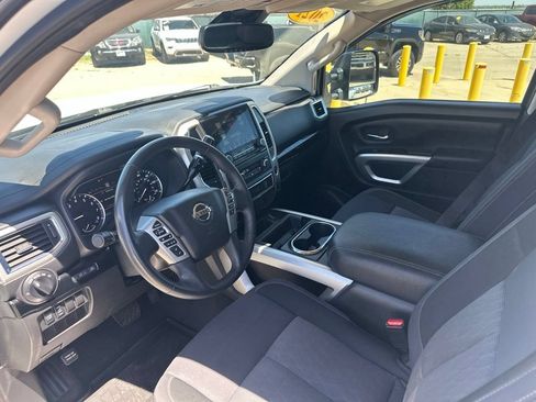 Used 2021 Nissan Titan SV w/ SV Convenience Package AWD/4WD image 16
