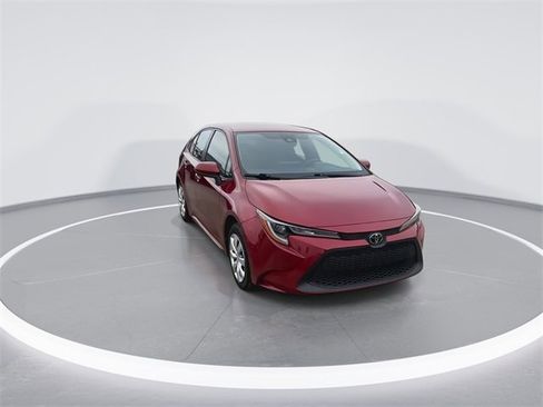 Used 2022 Toyota Corolla LE image 2