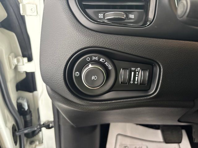Used 2023 Jeep Renegade Altitude w/ Convenience Group I AWD/4WD image 13