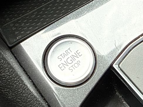 Used 2021 Volkswagen Tiguan SE R-Line FWD image 36