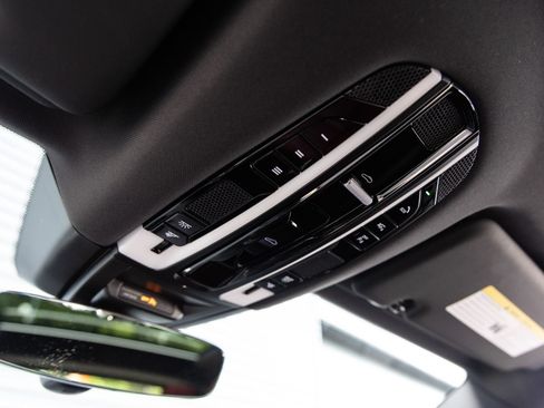 Certified 2023 Porsche Cayenne S Platinum AWD/4WD image 19