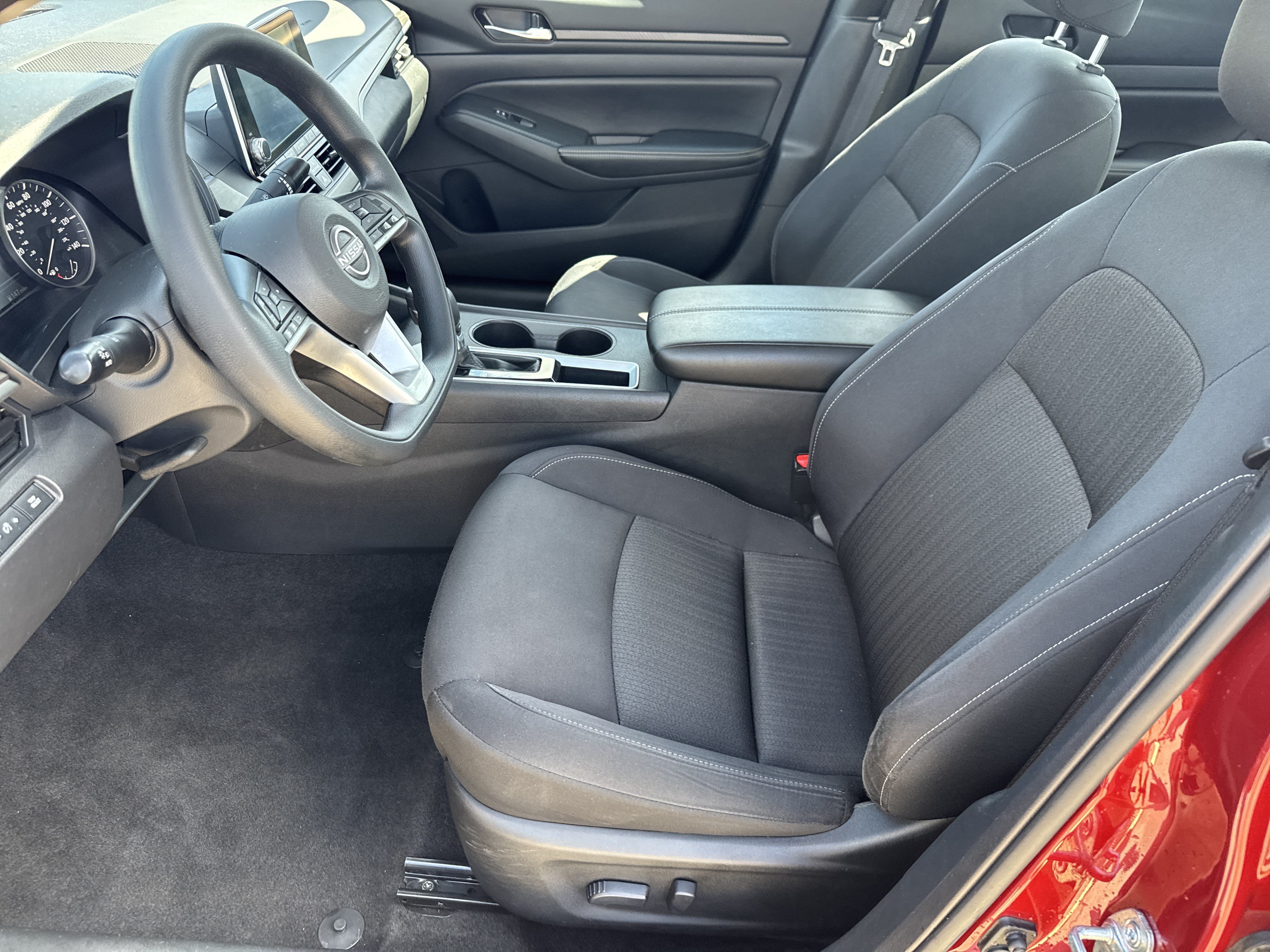 Used 2025 Nissan Altima 2.5 SV FWD image 5