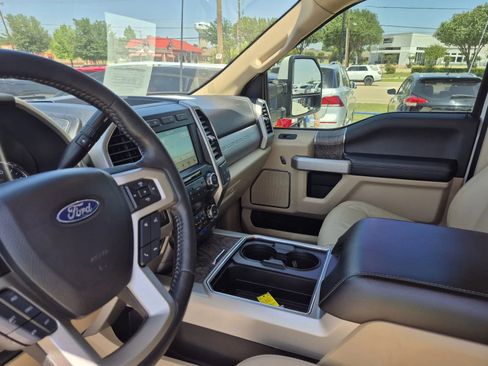 Used 2019 Ford F250 Lariat w/ Lariat Ultimate Package AWD/4WD image 21