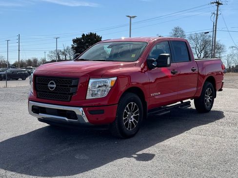 Used 2024 Nissan Titan SV w/ SV Convenience Package image 9