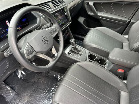 Used 2023 Volkswagen Tiguan SE FWD image 9