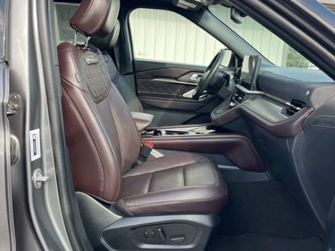 Used 2025 Ford Explorer Platinum w/ LUX Leather Package AWD/4WD image 31