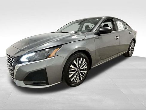 Used 2025 Nissan Altima 2.5 SV image 5