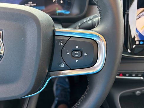 Certified 2025 Volvo XC40 B5 Core image 23