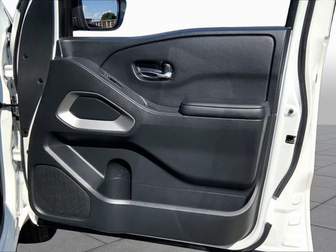Used 2025 Nissan Frontier SV RWD image 20