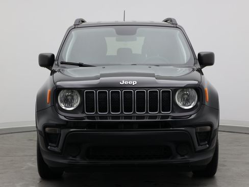 Used 2019 Jeep Renegade Sport w/ Sport Appearance Group FWD image 2