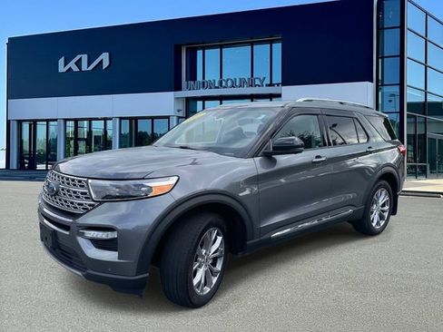 Used 2022 Ford Explorer Limited w/ Equipment Group 301A AWD/4WD image 3