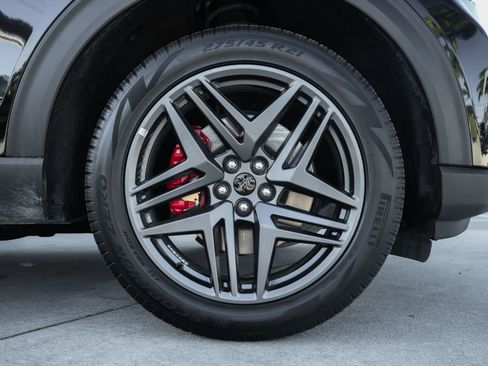 Used 2025 Ford Explorer ST-Line w/ ST-Line Street Pack image 11