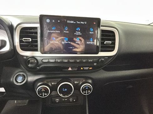 Used 2024 Hyundai Venue Limited FWD image 23