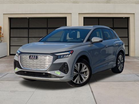 Used 2023 Audi Q4 e-tron Premium w/ Convenience Package image 3