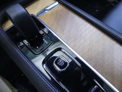 Used 2023 Volvo XC90 B5 Plus w/ Protection Package Premier AWD/4WD image 16