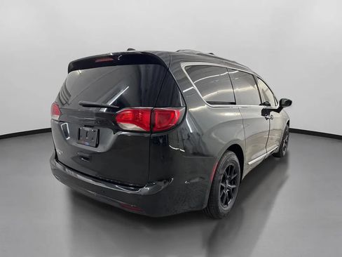 Used 2019 Chrysler Pacifica Touring-L FWD image 10