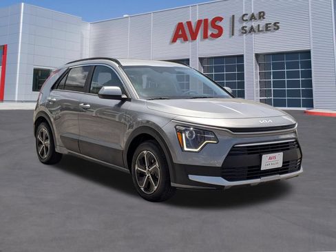 Used 2025 Kia Niro LX FWD image 9