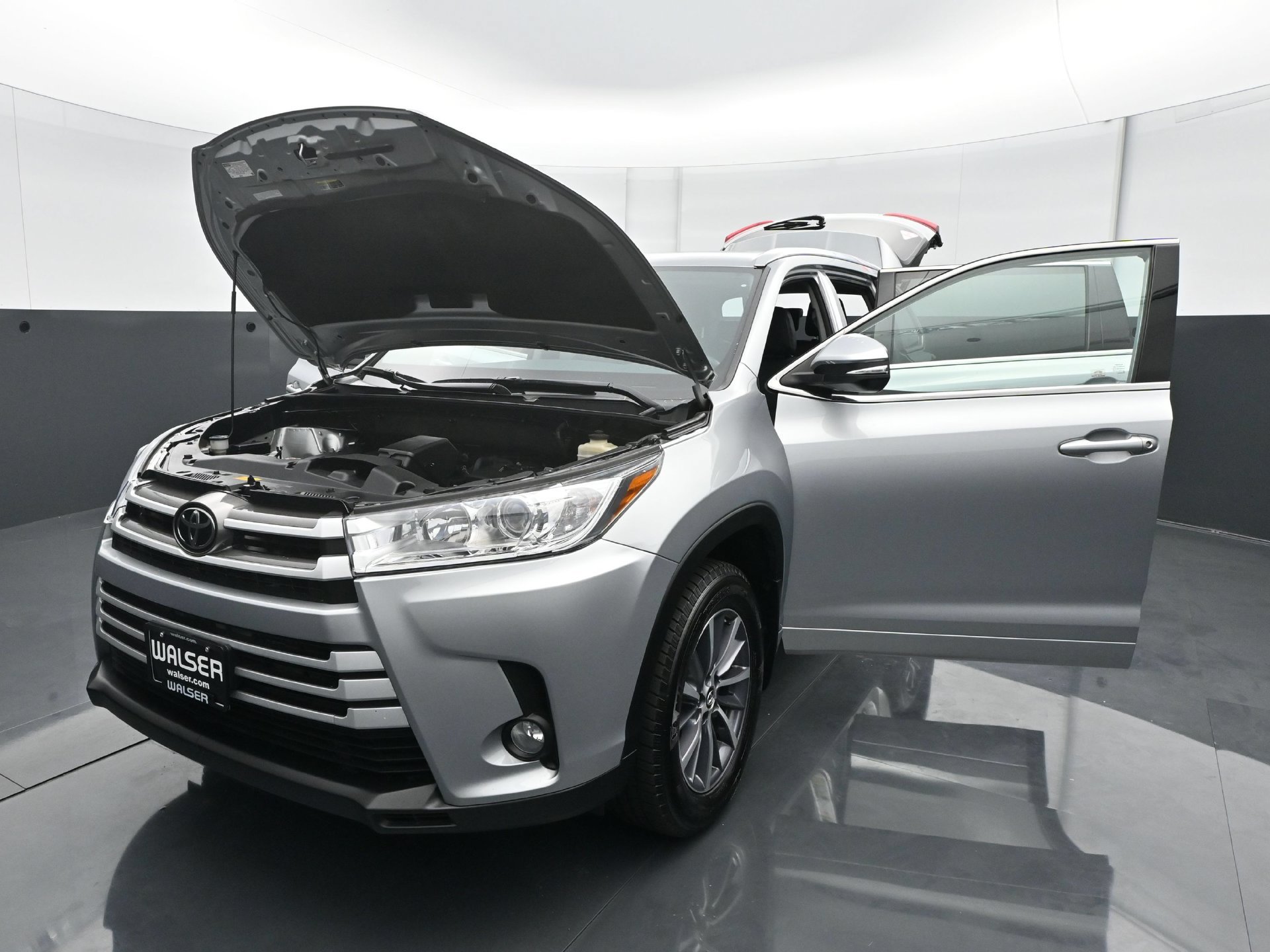 Used 2018 Toyota Highlander XLE AWD/4WD image 29