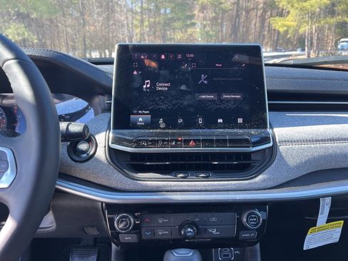 Certified 2024 Jeep Compass Latitude image 13