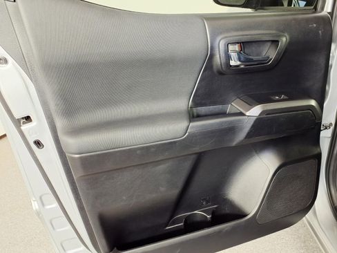 Used 2022 Toyota Tacoma TRD Off-Road w/ Technology Package image 11