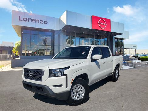Used 2024 Nissan Frontier SV image 1