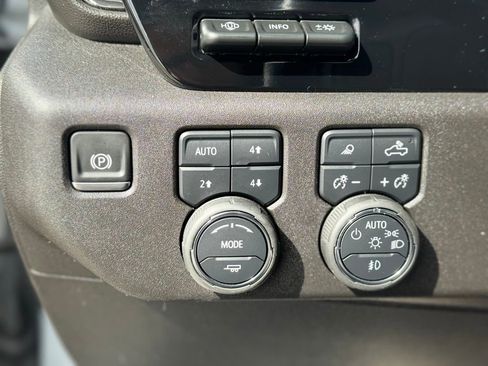 Used 2025 Chevrolet Silverado 2500 ZR2 w/ Technology Package image 20