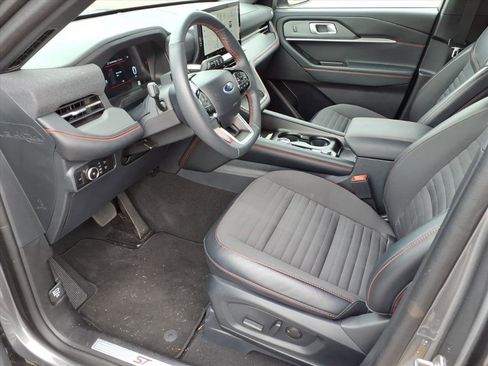 Used 2025 Ford Explorer ST-Line image 4