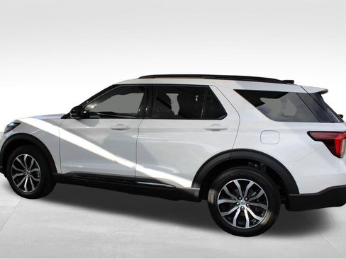Used 2025 Ford Explorer ST-Line AWD/4WD image 12