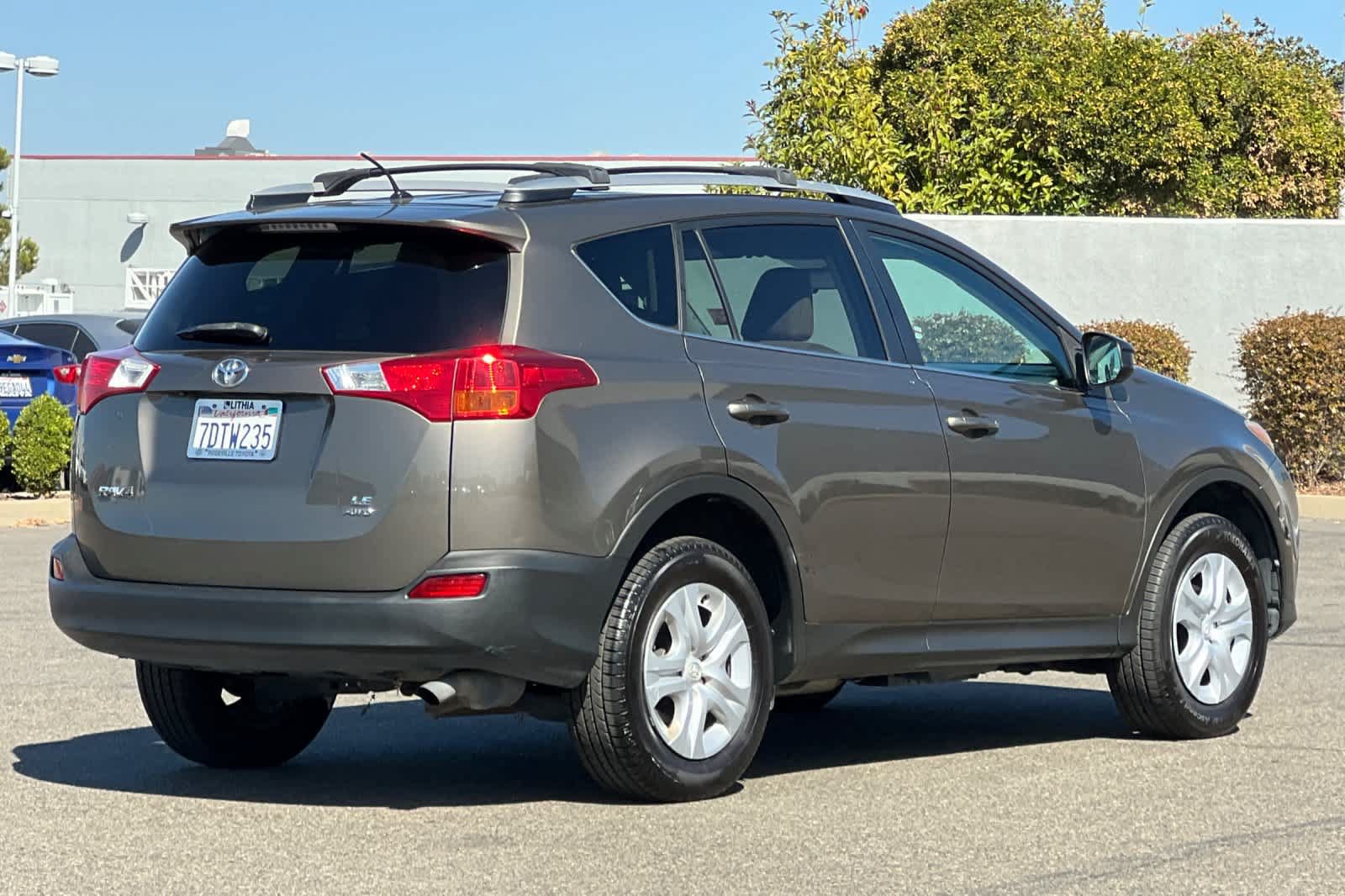Used 2013 Toyota RAV4 LE AWD/4WD image 2