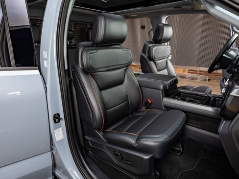 Used 2026 Ford F250 Lariat w/ Black Appearance Package image 32