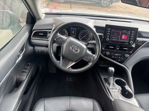 Used 2024 Toyota Camry SE image 2