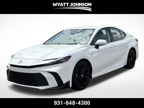 Used 2025 Toyota Camry SE FWD image 1