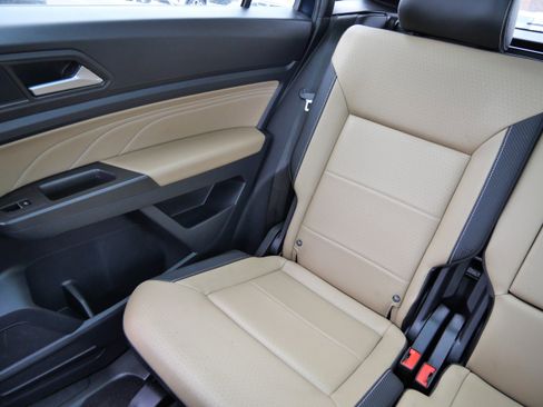 Used 2022 Volkswagen Atlas Cross Sport SEL R-Line image 12