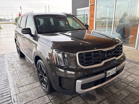 Used 2024 Kia Telluride S FWD image 1