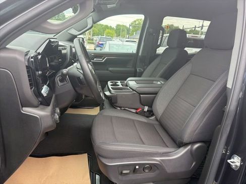 Used 2024 Chevrolet Silverado 1500 LT AWD/4WD image 12