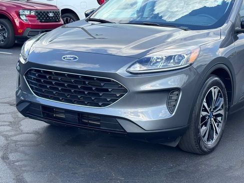 Used 2022 Ford Escape SE w/ SE Sport Appearance Package FWD image 34