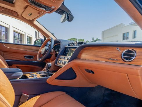 Used 2024 Bentley Bentayga image 21