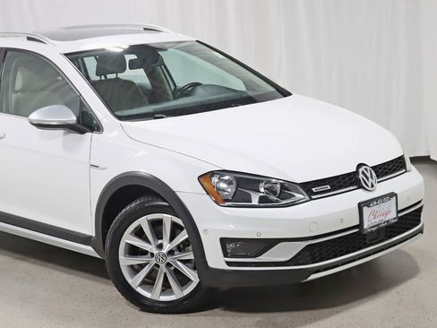 Used 2017 Volkswagen Golf Alltrack SE image 2