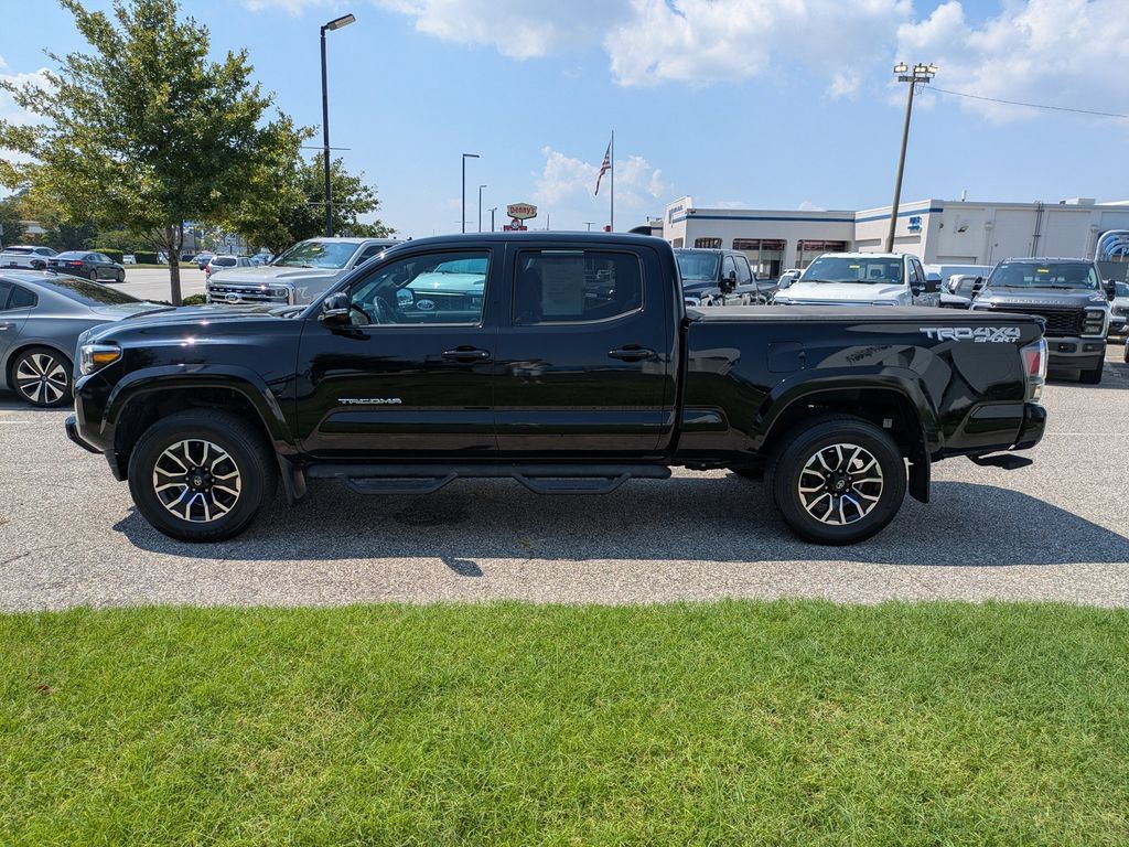 Used 2020 Toyota Tacoma TRD Sport w/ TRD Premium Sport Package AWD/4WD image 7