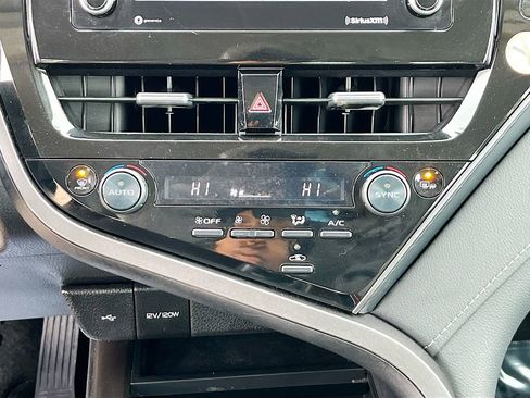 Used 2024 Toyota Camry SE image 15