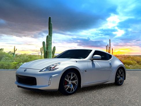 Used 2013 Nissan 370Z Touring w/ Sport Pkg RWD image 2