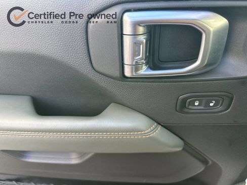 Used 2024 Jeep Gladiator Mojave AWD/4WD image 12
