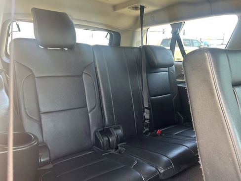 Used 2020 Chevrolet Suburban LT image 20