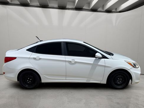 Used 2017 Hyundai Accent SE FWD image 6