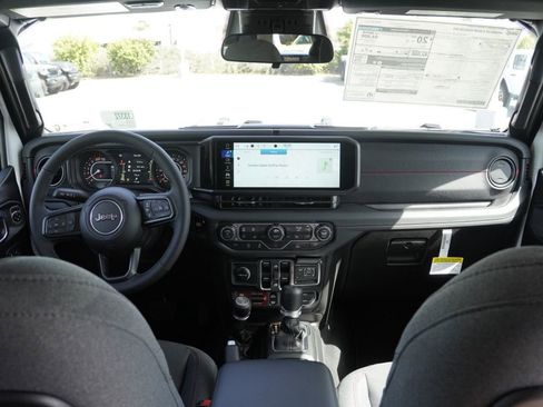 New 2026 Jeep Wrangler Unlimited Rubicon AWD/4WD image 25