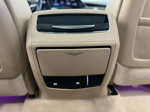 Used 2023 Cadillac Escalade ESV Premium Luxury AWD/4WD image 33