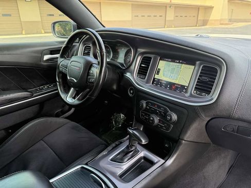 Used 2019 Dodge Charger Scat Pack w/ Technology Group RWD image 17