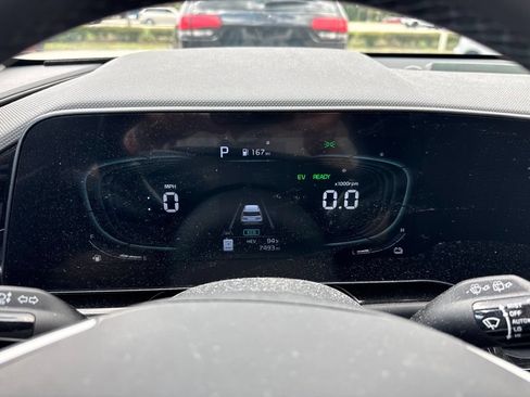 Certified 2024 Kia Niro EX FWD image 5